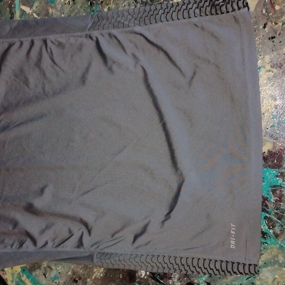 Nike Dri-FIT very clean no stains or marks - Picture 3 of 4